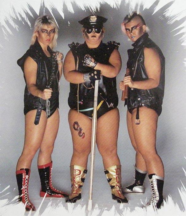 метал-группы пытались сделать брутальные фотографии, в 80-е металлисты выглядели смешно