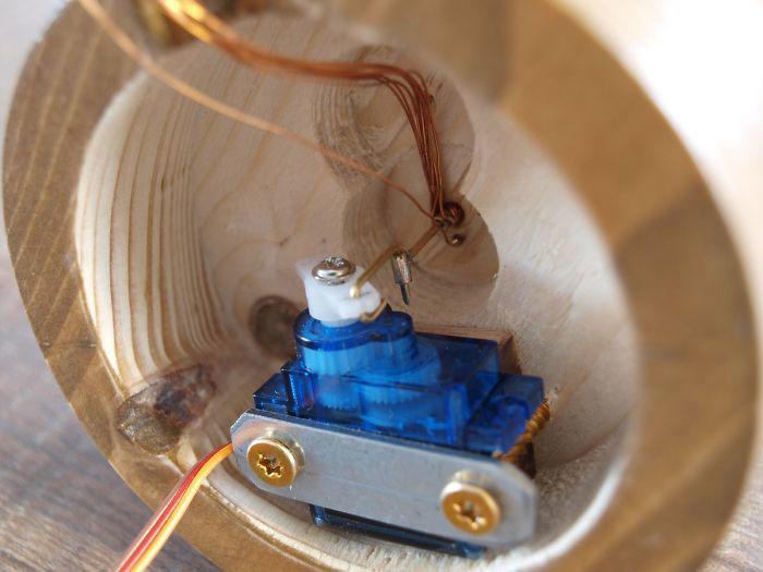 механический цветок, механический тюльпан, механический цветок расцветает от прикосновения