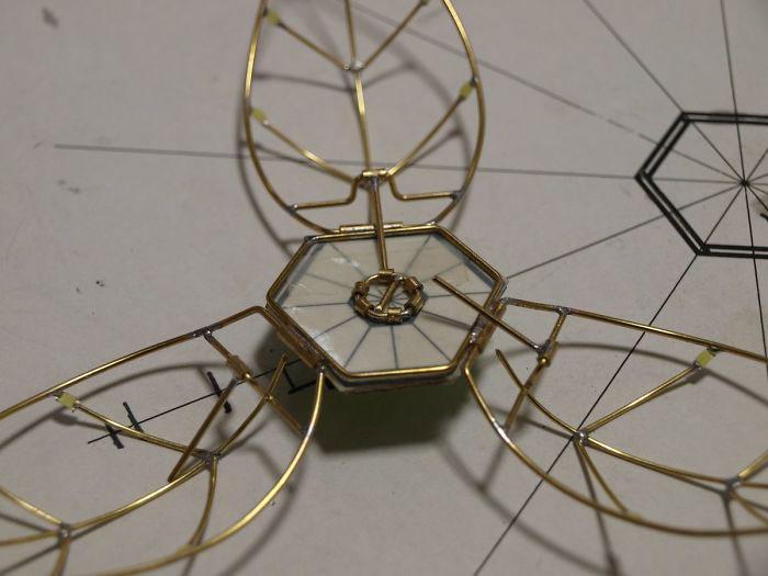 механический цветок, механический тюльпан, механический цветок расцветает от прикосновения