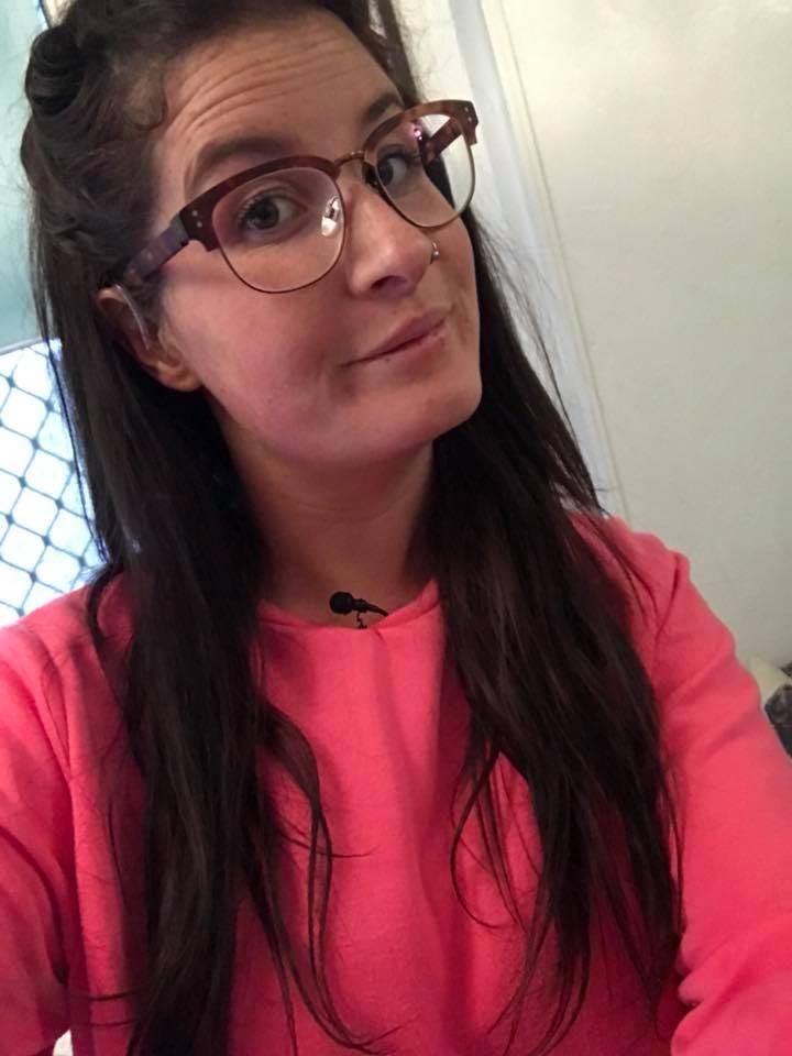 построила дом чтобы не брать ипотеку, собственный дом за 10000 долларов, женщина построила дом, построила дом для себя и детей