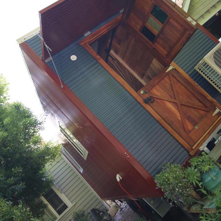 построила дом чтобы не брать ипотеку, собственный дом за 10000 долларов, женщина построила дом, построила дом для себя и детей