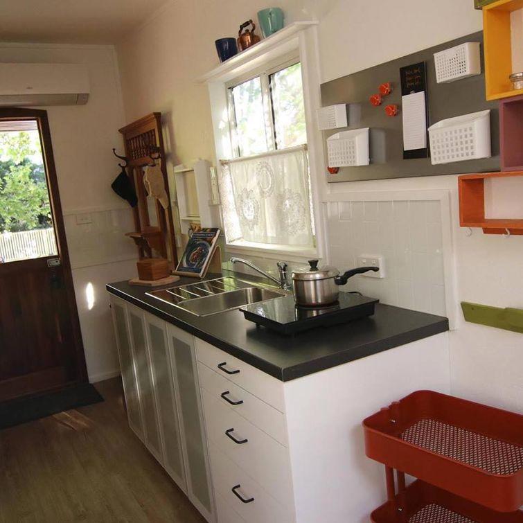 построила дом чтобы не брать ипотеку, собственный дом за 10000 долларов, женщина построила дом, построила дом для себя и детей