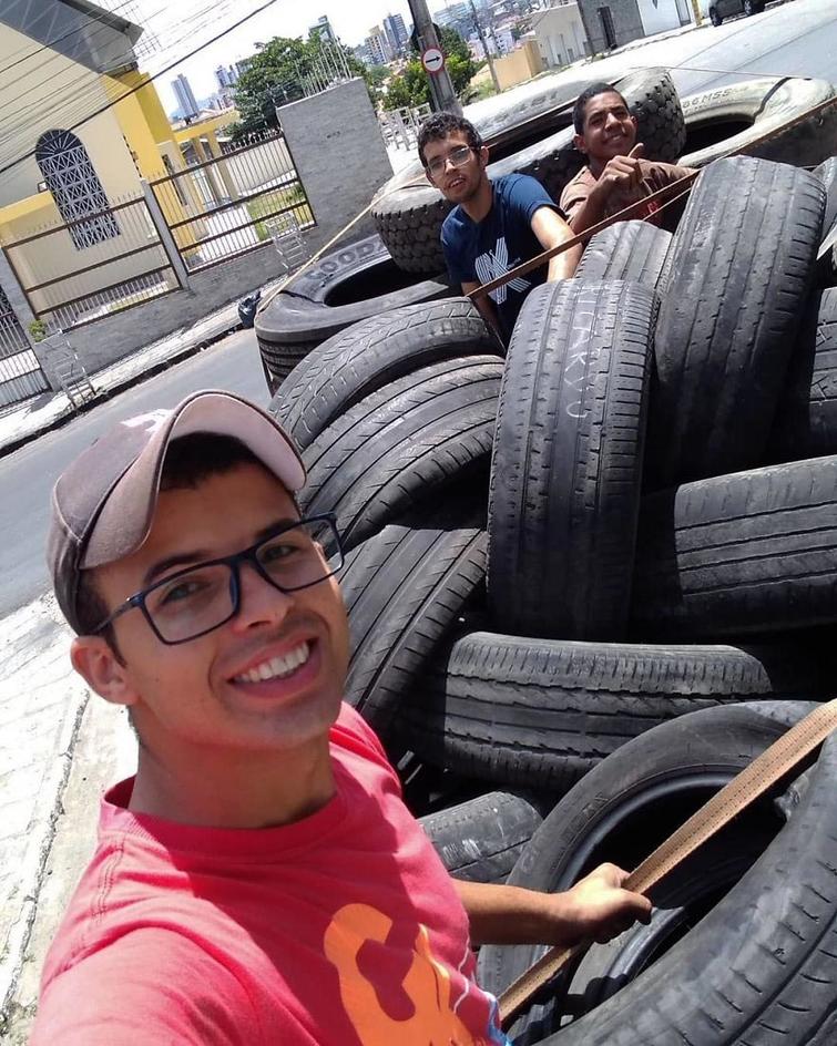 Бразилец превращает старые шины в кровати для животных, Амарилдо Сильва, Amarildo Silva