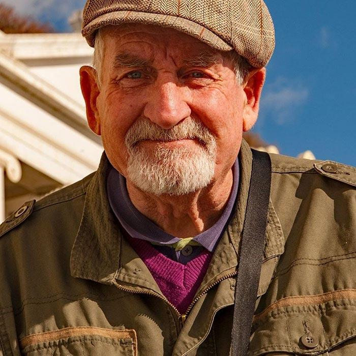 Мужчина нашёл маленькое 130-летнее надгробие, Мужчина нашёл надгробие в парке,  Сид Сондерс,