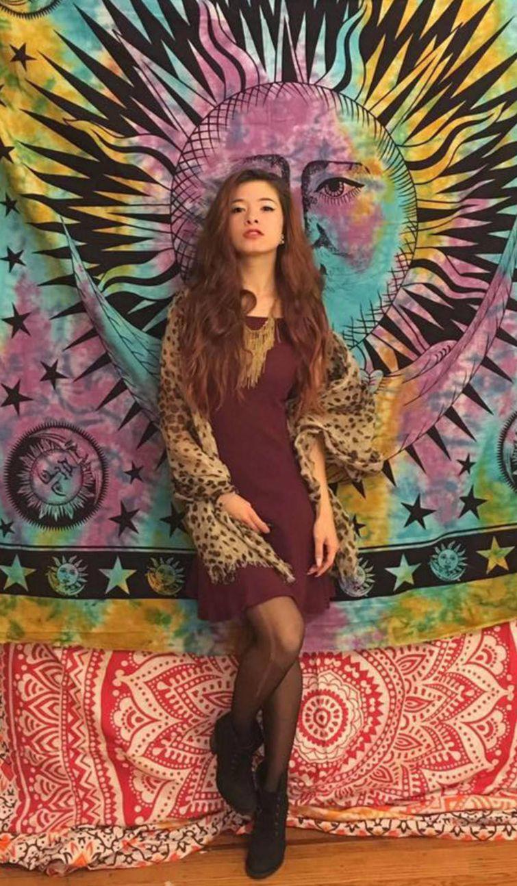 Сесилия Каталина Баез, обнимашки за деньги, объятия людей за деньги, обнимать людей за деньги