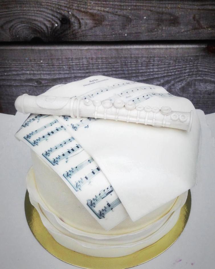 Пельмени, тазик с оливье и дохлый голубь — это не набор слов, а торты питерского кондитера nорт в виде тазика с оливье, торт в виде наггетсов, торт в виде дохлого голубя, кондитер fonya_alyona