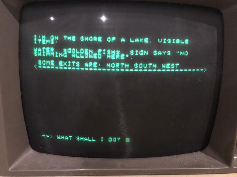 Парень нашёл 30-летний компьютер Apple своих родителей и даже поиграл на нём в игры Компьютерные игры 80-х, 30-летний компьютер, Apple IIe, игры на старом компьютере