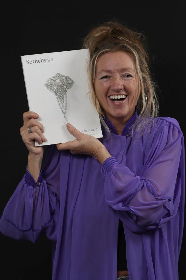 продала кольцо, кольцо с бриллиантом, кольцо на распродаже