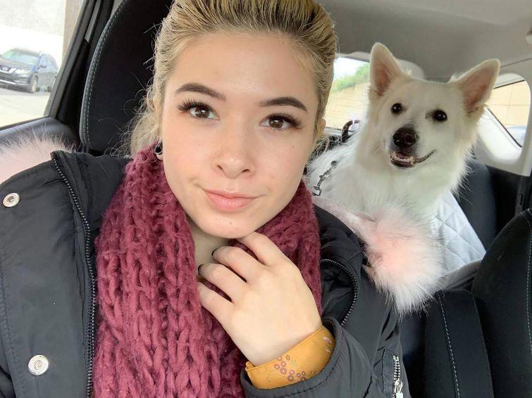 Сесилия Каталина Баез, обнимашки за деньги, объятия людей за деньги, обнимать людей за деньги