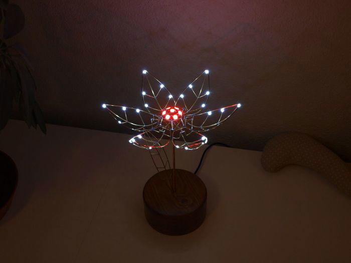 механический цветок, механический тюльпан, механический цветок расцветает от прикосновения