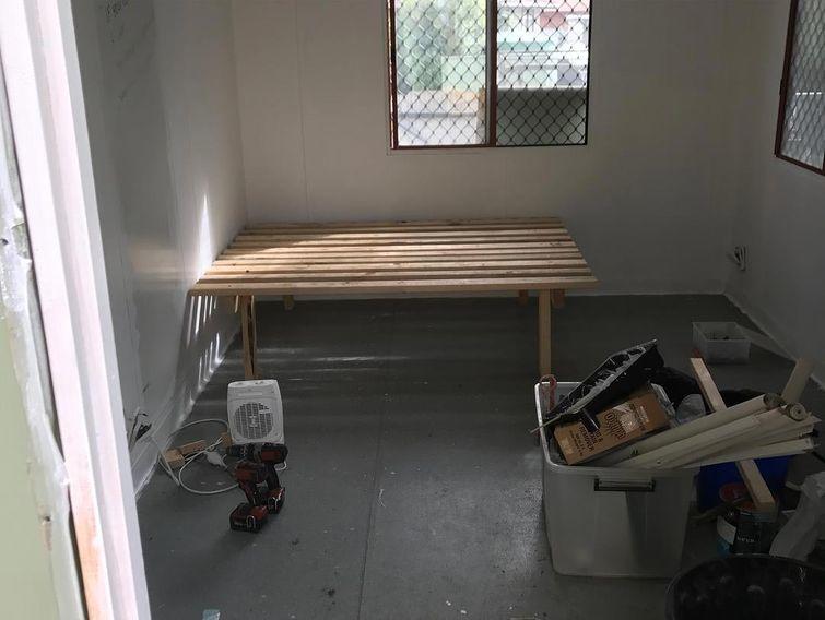 построила дом чтобы не брать ипотеку, собственный дом за 10000 долларов, женщина построила дом, построила дом для себя и детей