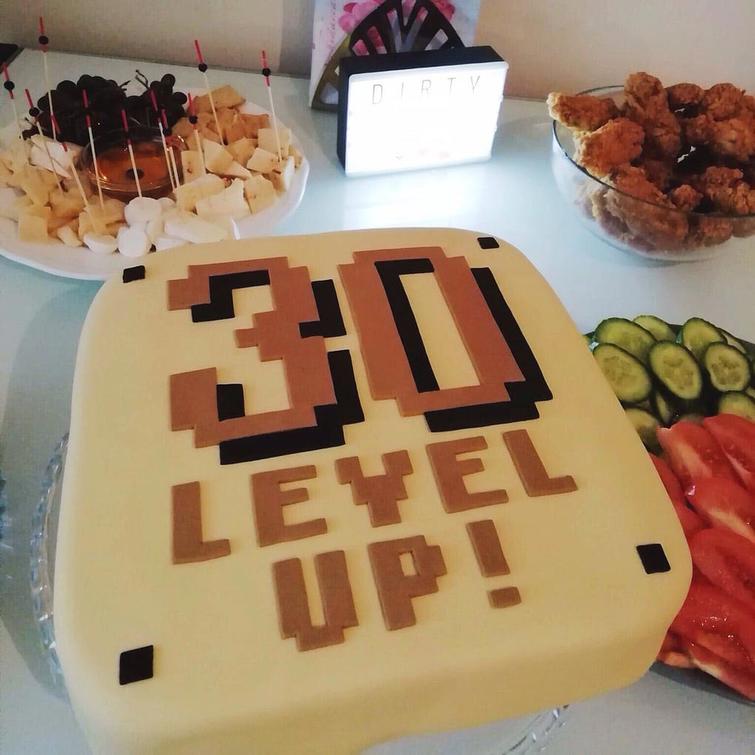 Пельмени, тазик с оливье и дохлый голубь — это не набор слов, а торты питерского кондитера nорт в виде тазика с оливье, торт в виде наггетсов, торт в виде дохлого голубя, кондитер fonya_alyona