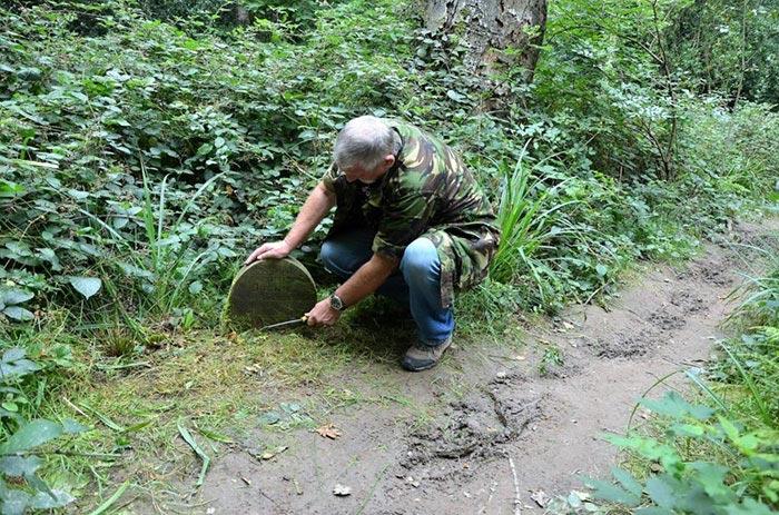 Мужчина нашёл маленькое 130-летнее надгробие, Мужчина нашёл надгробие в парке,  Сид Сондерс,