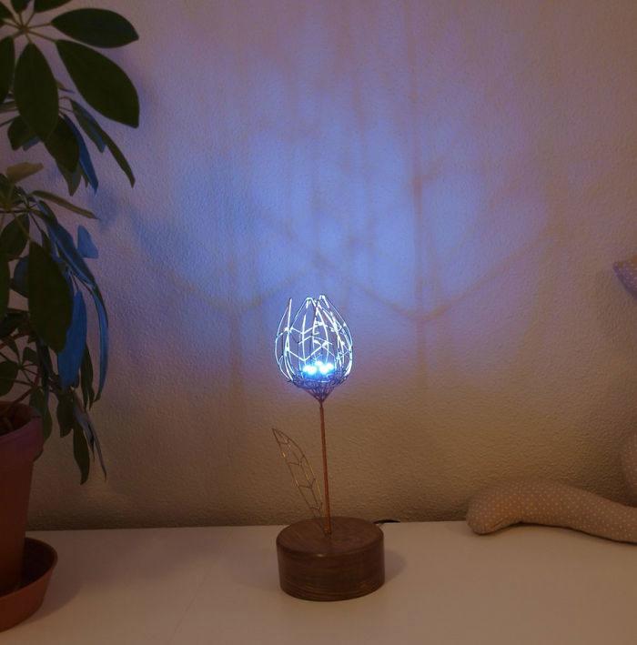 механический цветок, механический тюльпан, механический цветок расцветает от прикосновения