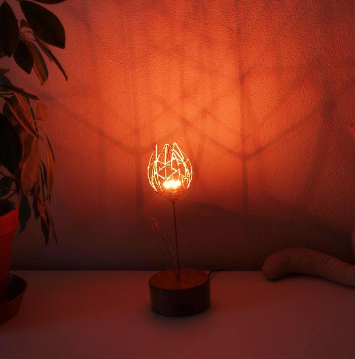 механический цветок, механический тюльпан, механический цветок расцветает от прикосновения