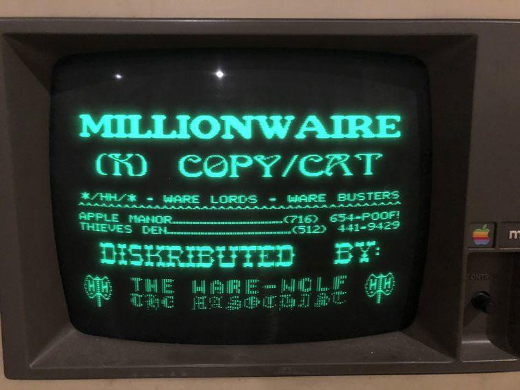 Парень нашёл 30-летний компьютер Apple своих родителей и даже поиграл на нём в игры Компьютерные игры 80-х, 30-летний компьютер, Apple IIe, игры на старом компьютере