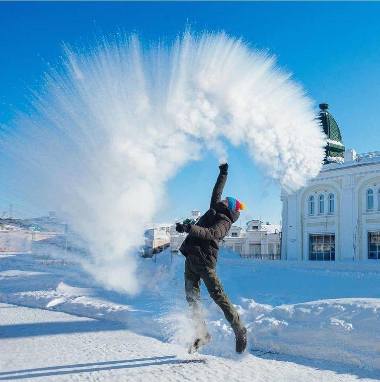 #Дубакчеллендж, русские выходят на улицу в лютый мороз делая эпичные фотографии