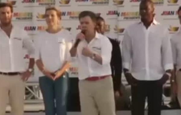 Президент Колумбии так переживал во время предвыборной речи, что аж обмочил штаны