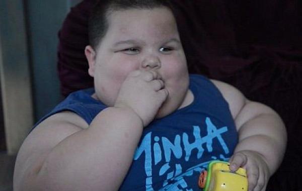 Misael, 68-килограммовый 3-летний мальчик который не может перестать есть 