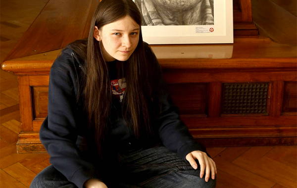реалистичный портрет Шани МакДонах, гиперреализм