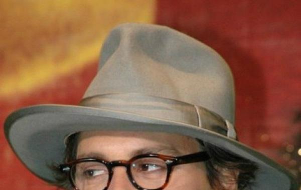 Как менялась любимая шляпа Джонни Деппа с 2005 по 2014