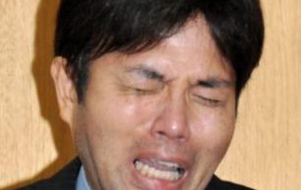 Японский политик плачет в истерике, принося извинения за растрату государственных денег