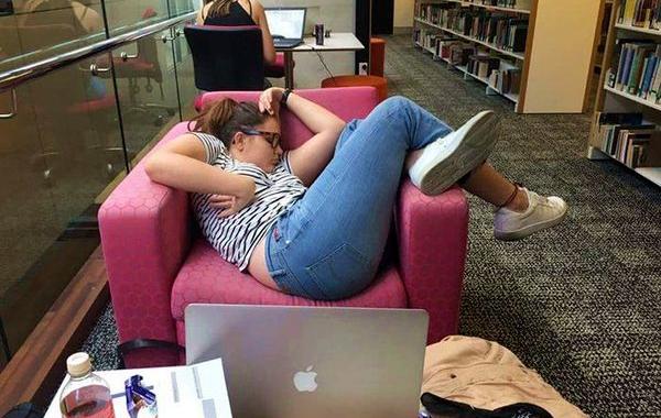 девушка заснула в университете битва фотошоперов, девушка заснула в университете фотожабы