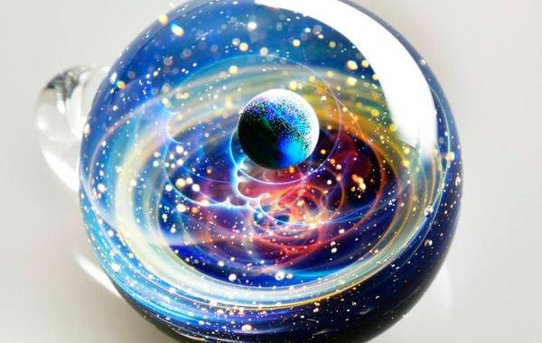 стеклянные вселенные, вселенные внутри стеклянных шаров, Сатоши Томизу, Satoshi Tomizu