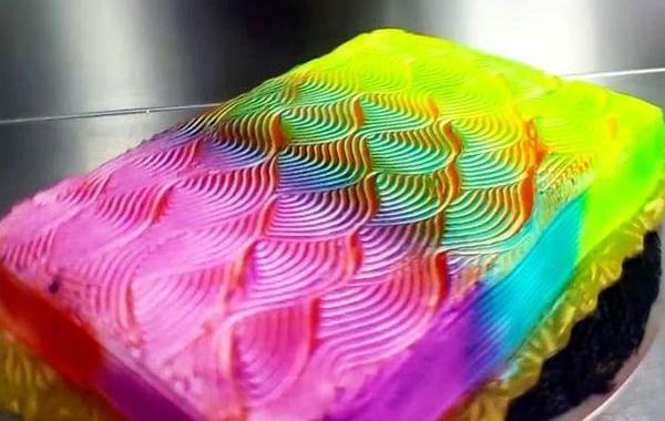 радужный торт меняет цвет, торт меняет цвет с какой стороны посмотреть