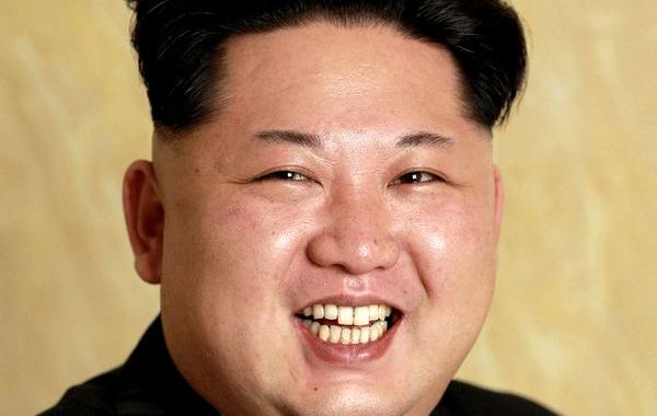 Улыбающееся лицо Ким Чен Ына, битва фотошоперов Ким Чен Ын, фотожабы Ким Чен Ын