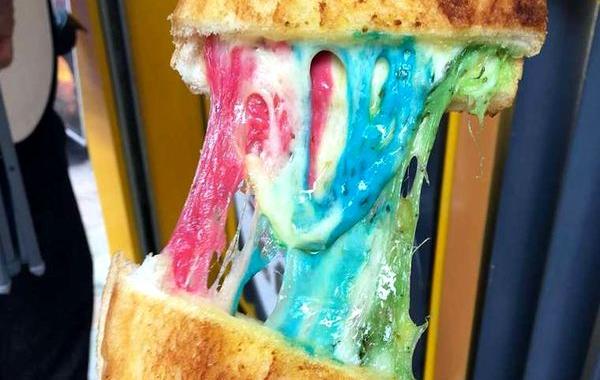 Радужный сэндвич, сырная радуга, Kala Toast Shop, сыр разных цветов