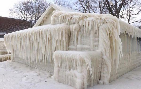 дом полностью покрытый льдом, дом подо льдом, Джон Куко, John Kucko