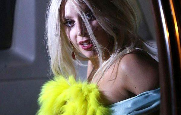 Леди Гага сверкнула грудью, Леди Гага показала грудь