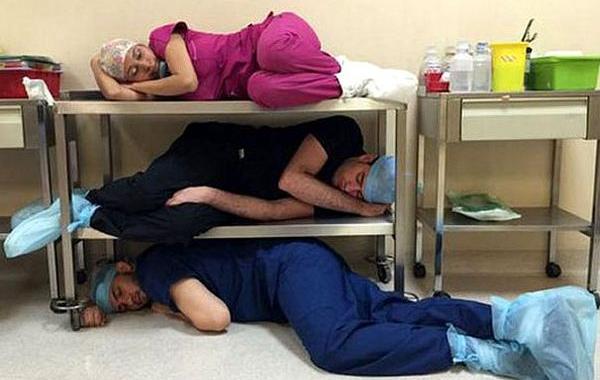 врачи спят, #YoTambienMeDormi, врачи спят на работе