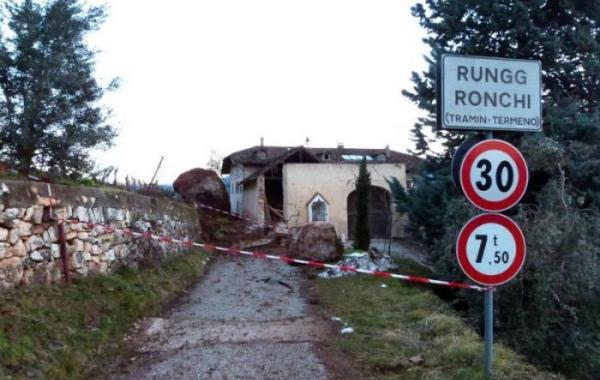 Обвал камней уничтожил ферму в Италии, камнепад