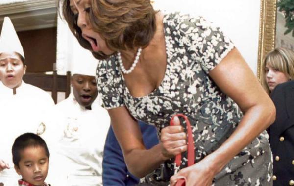 Собака Мишель Обамы Санни (Sunny) прыгнул на девочку в Белом доме