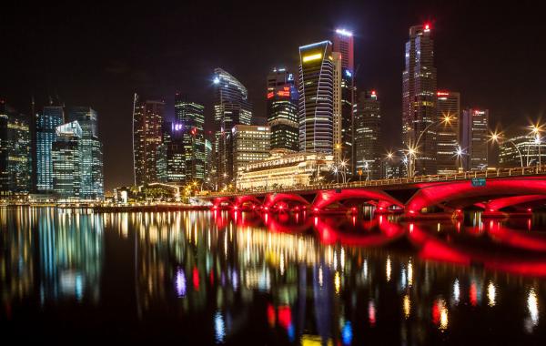 Сингапур ночью  фото