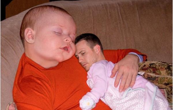 обмен головами папа с ребенком