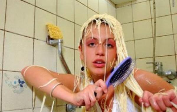 Люди со странностями совершают нелепые поступки 