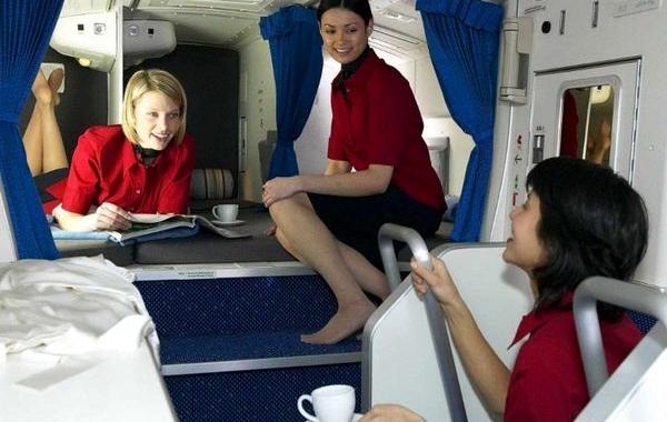 секретные комнаты для стюардесс, секретные комнаты в самолётах, комнаты отдыха для стюардесс