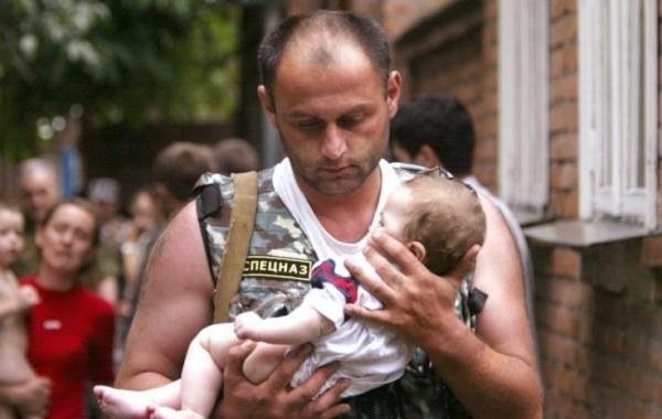 Пробирающие до глубины души кадры человеческого сострадания, сделанные во время военных действий