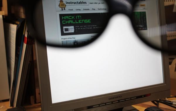 Как сделать личный монитор, изображение видно только вам