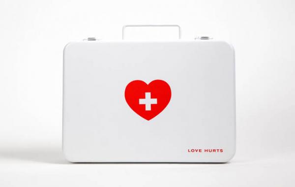 Мелани Чернок Melanie Chernock  love hurts аптечка для сердец 