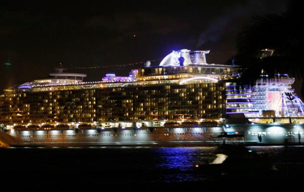 Оазис Морей - крупнейший в мире круизный лайнер