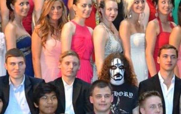 здесь что-то не так, лишние вещи на фото, лишние элементы на фотографиях