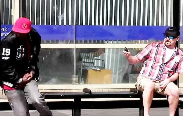 смартфон с электрошокером, пранк смартфон с электрошокером, Том Мэйб, Tom Mabe