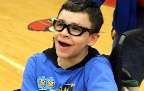 Когда свиньи начнут летать, подросток инвалид приглашение на выпускной