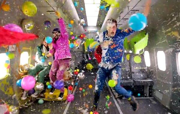 Первый в мире клип снятый в невесомости, OK Go Upside down and Inside Out, клип OK Go снятый в невесомости