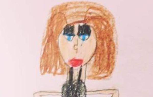 школьница нарисовала маму, как мама выглядит по утрам, нарисовала маму по утрам и выходит из дома