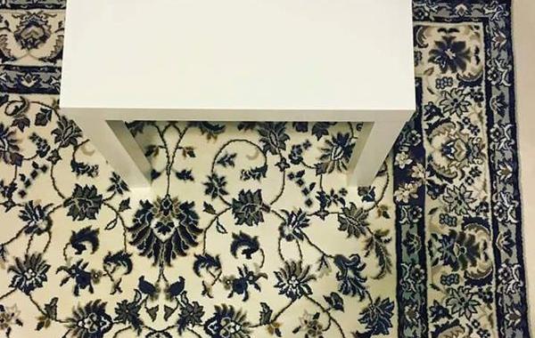 найти мобильный телефон на фото, загадка найти телефон на ковре, сможете найти телефон на ковре